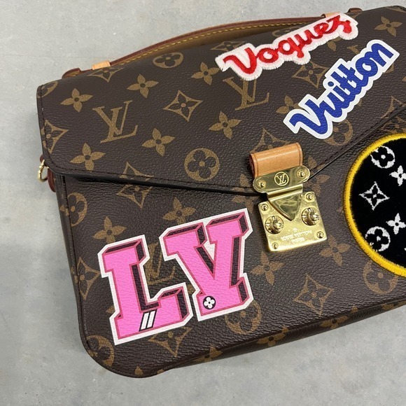 Louis Vuitton Monogram Patches Pochette‎ Metis - Picture 4 of 17